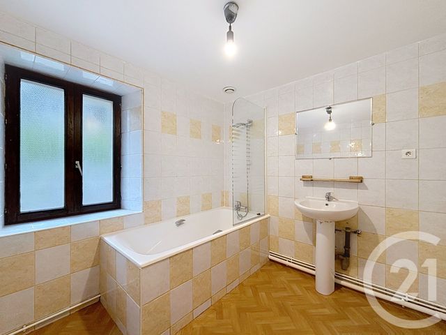 Appartement F4 &agrave; louer - 4 pi&egrave;ces - 92,12 m2 - St Etienne Les Remiremont - 88 - LORRAINE