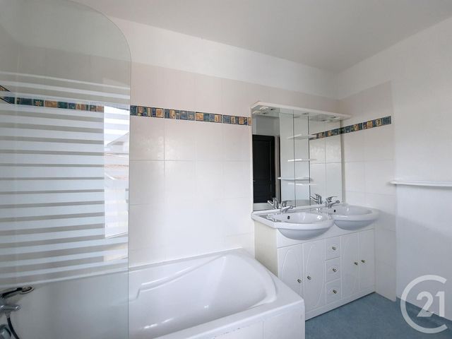 Appartement F3 &agrave; louer - 3 pi&egrave;ces - 65,69 m2 - Remiremont - 88 - LORRAINE