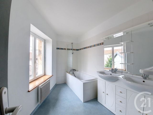 Appartement F3 &agrave; louer - 3 pi&egrave;ces - 65,69 m2 - Remiremont - 88 - LORRAINE