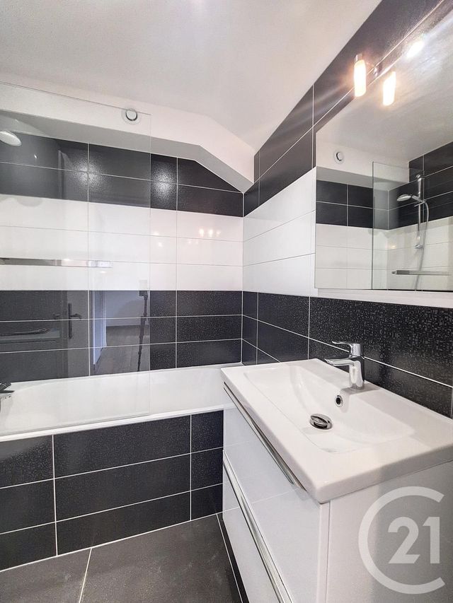 Appartement F1 &agrave; louer - 1 pi&egrave;ce - 23,75 m2 - Remiremont - 88 - LORRAINE