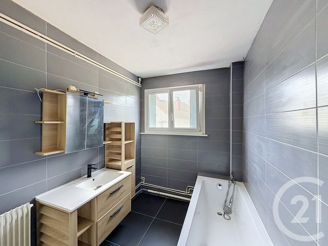 Appartement F4 &agrave; louer - 4 pi&egrave;ces - 77,40 m2 - Remiremont - 88 - LORRAINE