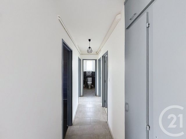 Appartement F4 &agrave; louer - 4 pi&egrave;ces - 77,40 m2 - Remiremont - 88 - LORRAINE