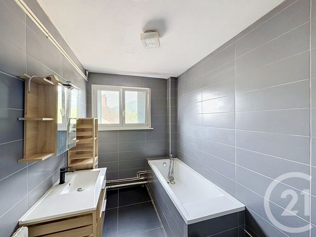 Appartement F4 &agrave; louer - 4 pi&egrave;ces - 77,40 m2 - Remiremont - 88 - LORRAINE